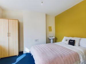 bed - click for photo gallery